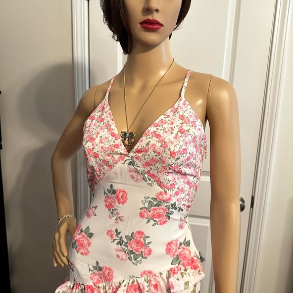 NIP-Floral and Lace Maxi V Neck Dress - Picture 9 of 11